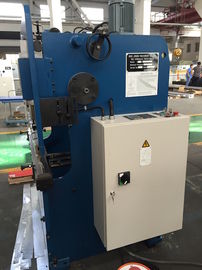 Blaue hydraulische Pressbremse aus mildem Stahl mit 135° Biegewinkel