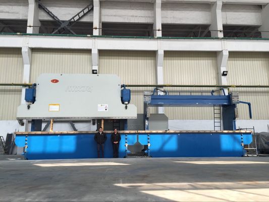 4+1 Achsen CNC-Hydraulikpressbremse mit Delem DA53T Steuerung für 135 Tonnen Blechbeugen