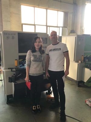 Europäische Tür- oder Schrankenhülle Winkel Ecke CNC-Formmaschine Formen Einmaliges Schneiden
