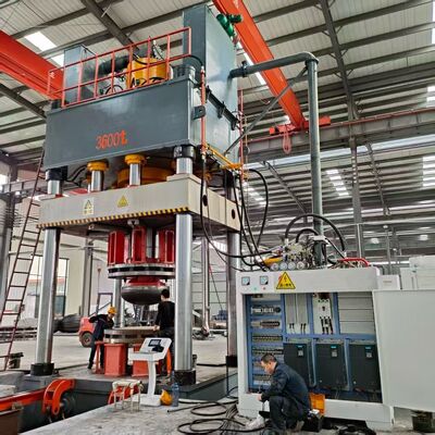 36000KN Nennkraft Hydraulische Pressmaschine mit 5000x5000 Tischgröße für die Tankschale