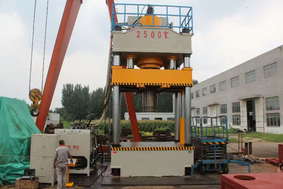 36000KN Nennkraft Hydraulische Pressmaschine mit 5000x5000 Tischgröße für die Tankschale