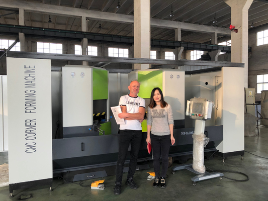 Maschine zur gleichzeitigen Verformung mit doppelter / zwei Eckenform